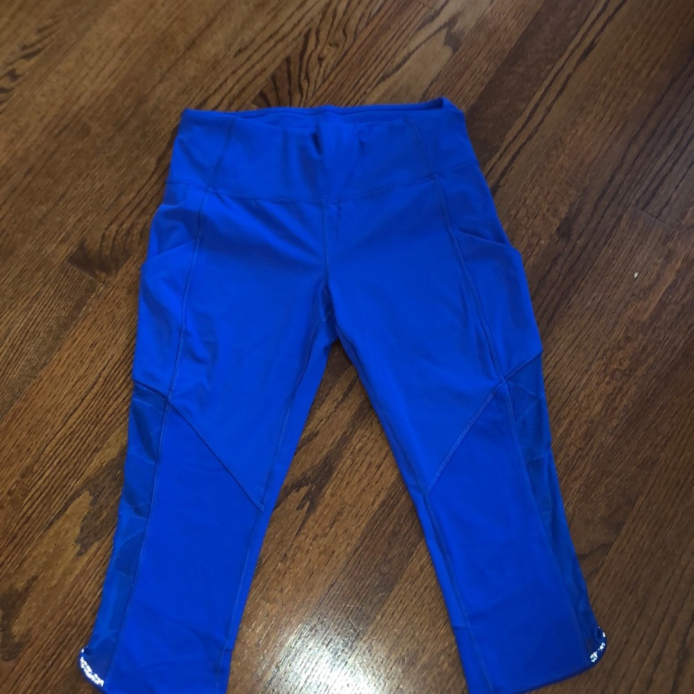 Blue cropped leggings